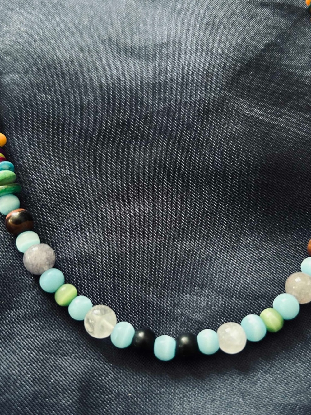 NECKLACE MULTICOLOUR SHELL SMALL SLICES WITH MULTICOLOUR GLASS BEADS, 20 INCHES,
